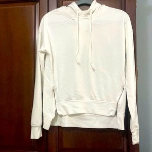 SO cropped hoodie with zipper details